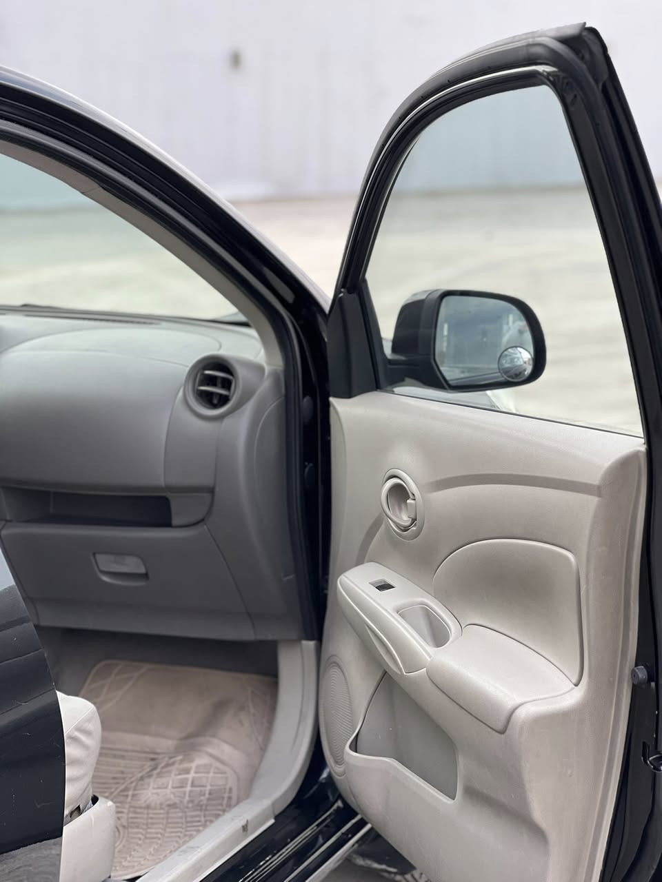 سلام عليكم للبيع    89$ و بيها مجال
نيسان فيرسا موديل 2013 
سياره بيها قطعة صبغ فقط ( قبغ صندوق فقط )
بجم كبس 
بدون دواخل و بدون شواصي 
مكينا + كير بشرط 
طخم امامي خلفي بشرط 
مكان سياره موصل حي تأميم فرع المحطة مكتب الاسطورة ***********
