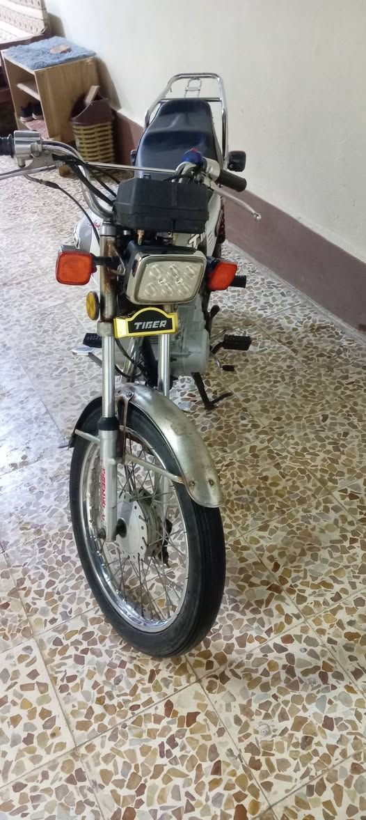 سلام عليكم دراجه مفتوح شرط لاصرف ولاه بخار كهربائيه كله شغاله   محرك اخرسً دبل اشاير شغاله دبلات شغاله باتري  جديد الدراجه ع اخر حبايه اتصل***********سعر 350 وبي مجال غير متواجد على الفيس
