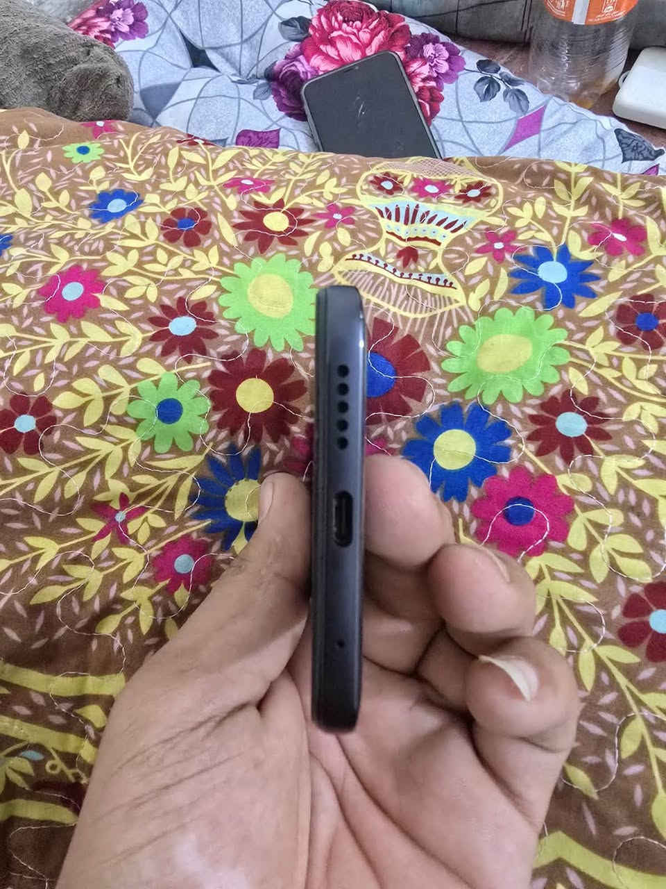 بوكو M4 pro تلفون جديد بعده بحالت شركه  ذاكره ٢٥٦ السعر ٢٢٥ بي مجال بسيط مكاني مدينه الصدر *********** وتساب
