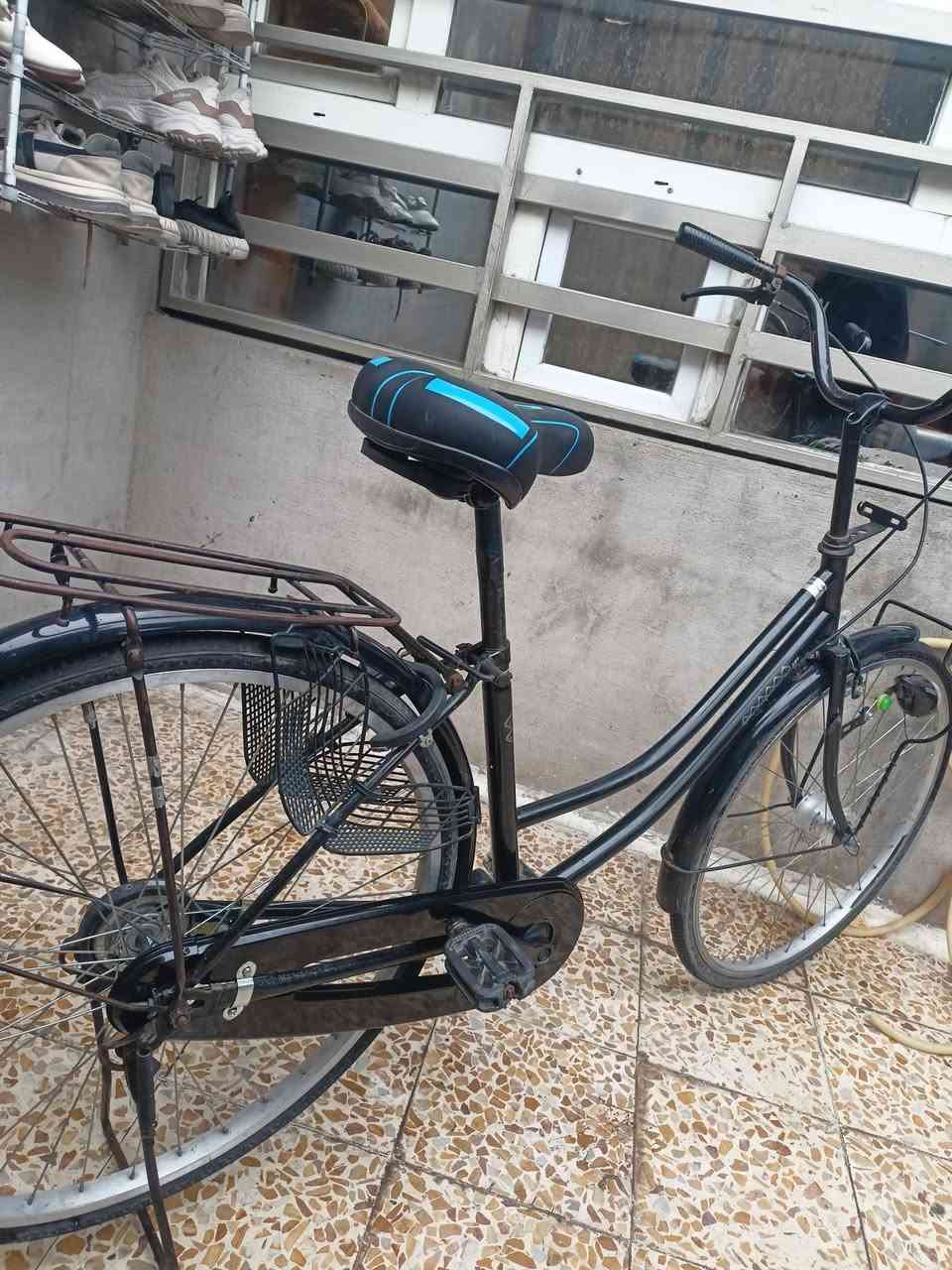 السلام عليكم للبيع بايسكلات واحد شحن جديد موديل 24 لوك كهربائيات شغاله كامل 4سرع مابي نقص والثاني ياباني حجم 26 جديد بدون نقص الشحن سعره 215 وبي مجال قليل و اليابني 80 وبي مجال مكاني كركوك حي النصر *********** متواجد ع النت
