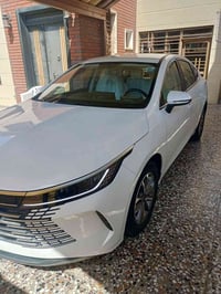 للبيع بي واي دي دستور 2025 زيرو مرقم بغداد بسمي  مواصفات سيارة  1 شاشه...