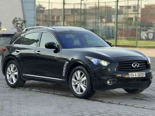 انفنتي FX35
موديل 2012

خليجي
فول مواصفات

1على 1
كير اوتو -عادي- رياضي
دخول بصمه
بصمه تشغيل 
فتحه /سلايد روف
كشنات جلد
كشنات اماميه كهرباء 
كشنات تدفأة وتبريد 
كشن سايق ذاكرة خزن (ميموري)
صندوگ كهرباء 
كامرا 360 درجه 
كامرا خلفيه 
بصمات عدد 2
تحكم ستيرن 
مري قلاب 
لايت زنون 
ستيرن كهرباء
تخم تاير جديد 
ويل اصلي  
 ملاحضه..
صبغت بيها بابين وجاملغ صفحة السياق بيها جراد مع البنيد بدون معجون بدون تعديل بدون دواخل اي حادث مابيها 
السياره كلش ناصبه وحلوه مثل ماموضح بالصور  مابيها اي نواقص 
صدر امامي خلفي جديد 
منضومة احتراق جديده 
السياره بأسمي تحويل او وكاله عادي 
ترايها كلش حلو ماشاء الله 
السعر 12 ونص 
يعني ١٢٥ ورقه 
العنوان بغداد / العامرية 
هاتف ‭٠٧٨٧ ٩٧٧ ١١٩٩‬
