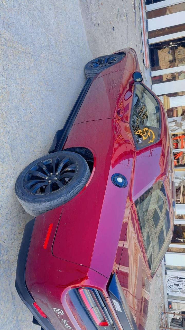 السلام عليكم 
جالنجر 2018   V6 
حادثها مع لصور سياره رقم بغداد بسمي 
بدون ايرباك لسياره 
شاشه كبيره 
لد متغير ع تلفون 
دوس ودفيوزر
عليها برمجه انه برمجتها بيدي 
سياراه ترايها من لبصره لدهوك 
بها غير الحادث جاملغ لثاني مبدل ونص لبنيد مصبوغ 
كفاله لا شواصي ولا لغود 
مكاني بلبصره 
لسعر 165$ وبيها مجال 
شراي يتصل 
***********
