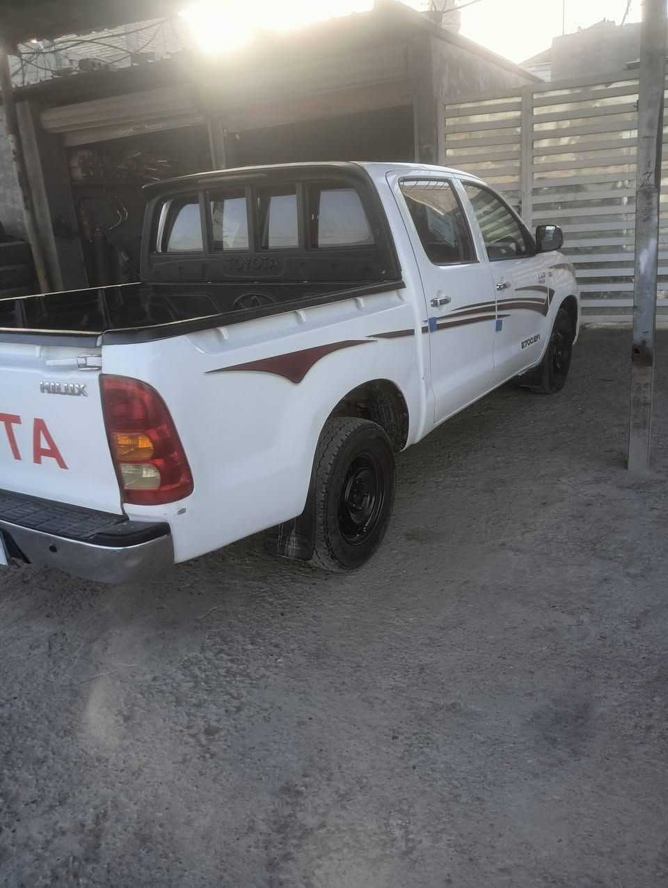 سلام عليكم عندي بيكم 2007 لسونار بل صور خير من الله مكينه وكير جدد تخم تاير جديد  سياره جاهزة صدر خلفي وامامي جديد لسعر 140بيهه مجال بسيط ***********
