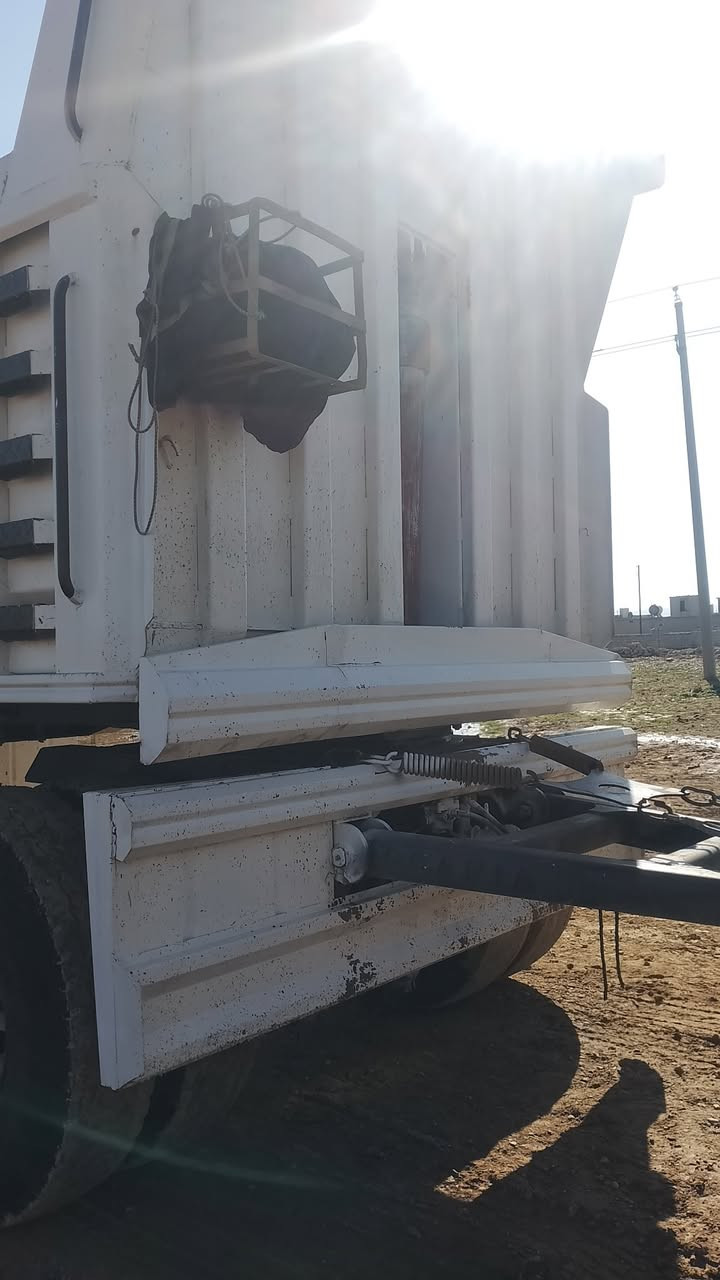 مقطورة للبيع جاهزة جوى الشغل للأستفسار ‏‪0751 870 6779‬‏
