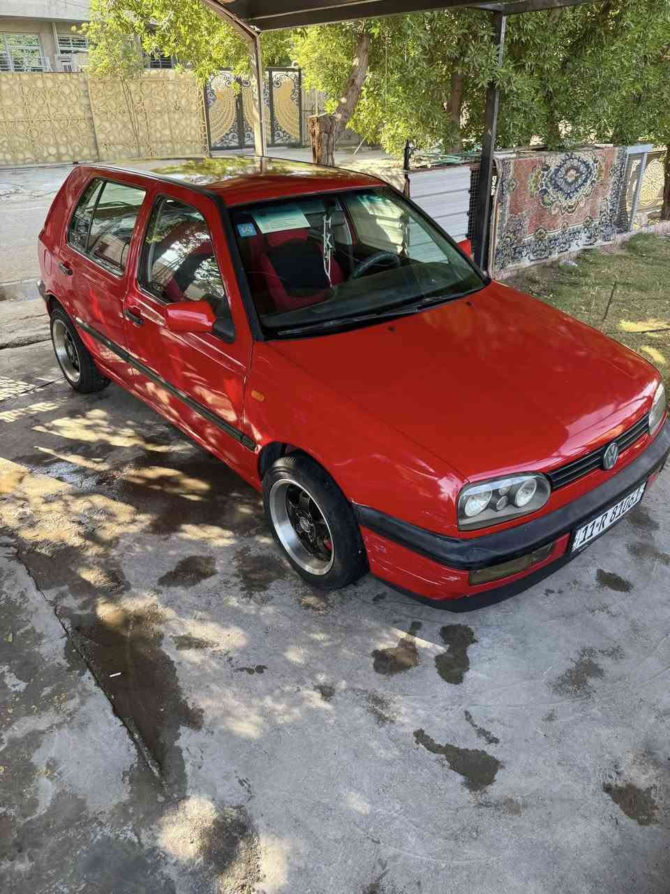 سلام عليكم 
سياره كولف 1992
السياره نضافتها نفس الصور
السياره مصبوغه عام بدون حادث او ضربه جماليه
السياره اب اسمي تحويل ثاني يوم
مكاني بغداد
السعر45 وبيها مجال
***********
