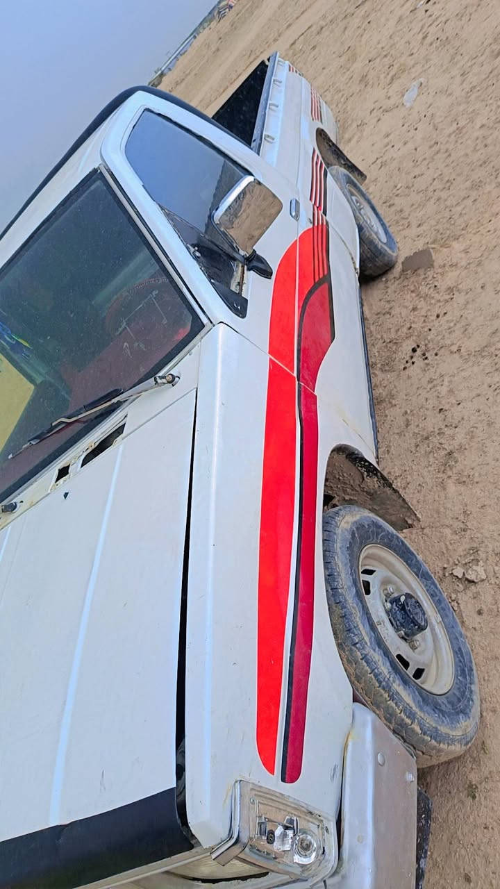 يالله سلام عليكم نيسان موديل 92 رقمه واسط مكفوله مكينه وكسن وكير وحداديه شرط مشروطه مكان النجف طريق ياعلي عمود 110 سعر 40 وبيه مجال بصيط لشراي رقم التلفون ***********//***********
