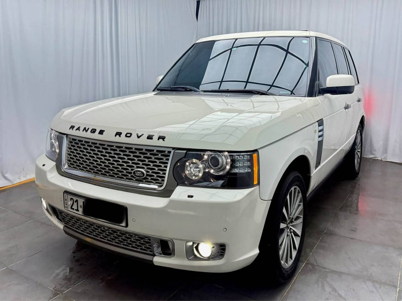 ...﷽ ...
 

RANGE ROVER - VOGUE - HSE  2010🪬

رانج روفر فوك  وكالة شركة سردار 📦🧿

 شبر صبغ  بل بنيد بدون كلشي بس بخ، باقيات مكفول كفالة عامة من كلشي بشرط

ارخص سعر بل كل سوق 💸

💰السعر :123,000 يعني 123 💵ورقة قفل 🔏 قفل 🔐 

مكان السيارة :- سليمانية 
الموديل :- 2011
اللون :- ابيض 
المحرك :- V8 بدون سوبر المرغوب 
العداد :- 180 الف كيلو حقيقي 

المواصفات فول فول 
:- بصمة 
:- سلايد 
:- كاميرا درجة 
:- رادار جانبي 
:- جكات  
:- مري شفط كهربائي 
:- كاميرا 
:- فور ويل 4✖️4 ( دبل اكسل ) 
:- ستيرن تدفئة 
:- كشنات جلد كريمي  
:- كشنات الخلفية تدفئة 
:- لايتات زينون 
:- حساسات
:- سماعات HARMAN/KARDON 

السيارة جاهزة وبشرط الكير والمحرك والحدادية والكهربائيات 

مرقم سليمانية تحويل او وكالة حاظر 
  

للاستفسار اتصل :-   *********** السليمانية, العراق
