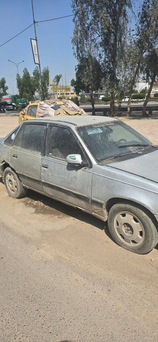 السلام عليكم للبيع دايو لمنس موديل 1994 رقم ديالى  الماني تحويل ثاني يوم غرفتها نظيفة السيارة شغالة وتمشي محرك خير من الله  بس الكير بي مشكلة مينمر عالنمرة الثالثة 
باتري جديد
تايرات جدد 
السعر 12  ورقة 
مكاني بغداد للأستفسار ***********
