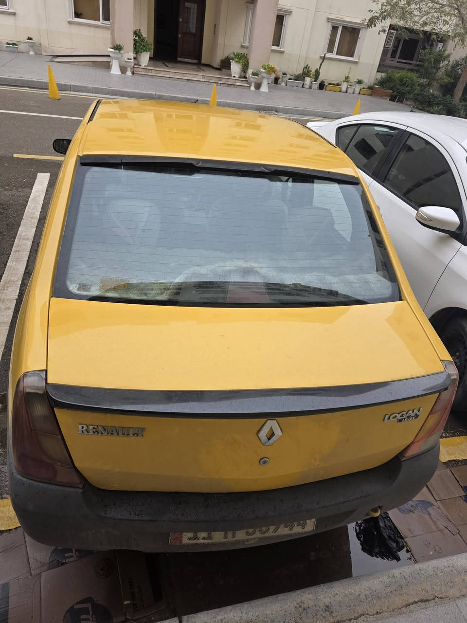 السلام عليكم 
رينو لوكان 2017 للبيع 
السيارة نضيفة وحلوة سنتر لك جام كهرباء رقم انكليزي بااسمي بغداد مكان السيارة بغداد السعر 68 وبيهة مجال ***********
