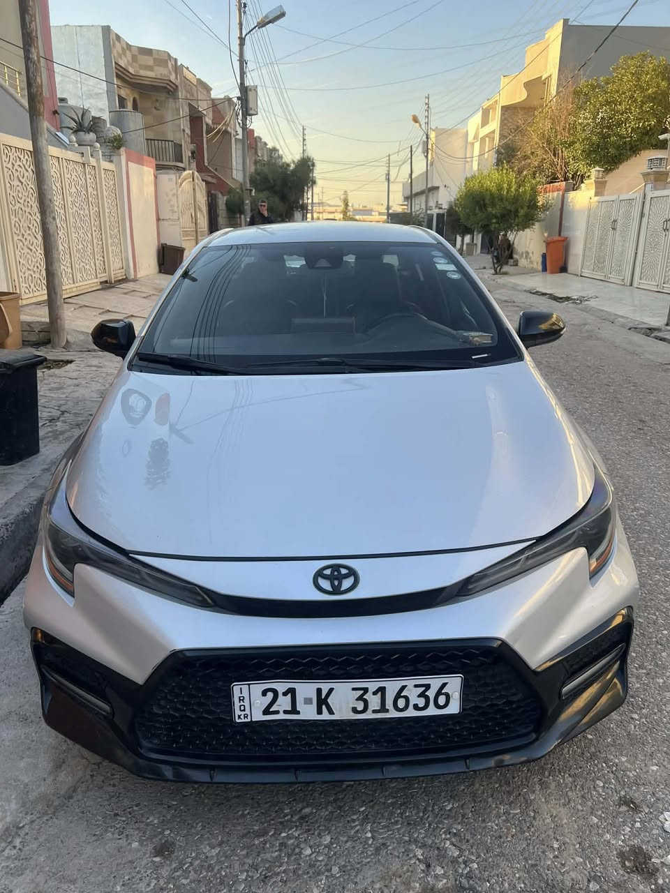 کرولا مودیل ٢٠٢١
ماسەفات se بلاک تۆپ ویل رەش ە بال رەش و یەدە رەش بیلادی 
دوو پارچە بۆیاخە بئ ناوگرتن پێش وپشتی کەپسە 
تەنها دوو دەرگای بۆیاخە 
لەگەل  بەستێک سارد
ماوەی رویشتنی (61) میل 
بۆ پەیوەندی کردن 
***********
