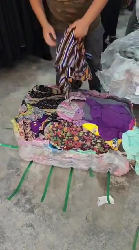 السلام عليكم وجبه جديده دشاديش نسائي وقميص نسائي شوعي وبنطرون ابو جعب رجالي ونظافه فول كسر يوم وتدللون علينه العنوان بهرز خلف السوك عماره حجي للاستفساروالتواصل على رقم ***********
