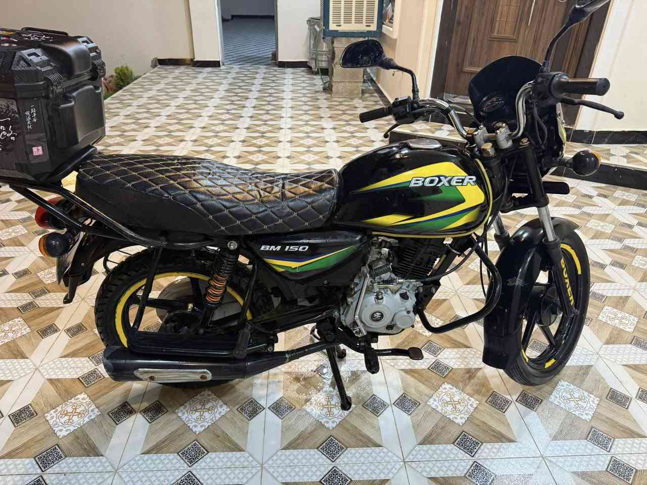 دراجة بوكسر كلاسك 2021
مكفوله كفاله عامه تجي وتشوف بعينك ما بيهه اي نقص السعر ٢مليون 

مرقمه عربي تحويل ثاني يوم العنوان 

بعقوبه   معسكر  سعد ***********
