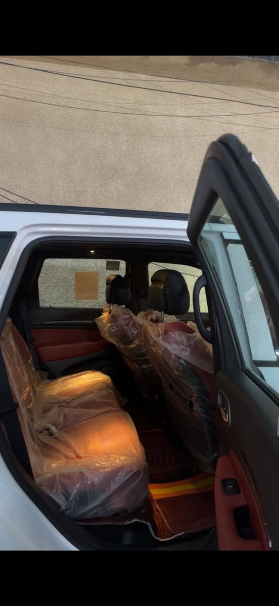 السلام عليكم
السيارة جديدة كلش وبالعافية على الياخذها

‏JEEP GRAND CHEROKEE 2022 S
عدد المسافات35الف كيلو وقابل للزيادة 
جيب فئة:    S
موديل.     2022
مكينة:     V6 3.6

خليجي مكفولة (شركة هارلم) زيرو بغداد ✅

المواصفــات  1/1
بانورامـــا
رادار جانبـي نقطة عميـاء رادار خلفـي
كشن حار بارد - كشنات الخلفية هيتـر
كشنات جلد كنتارة
ستيرن هيتـر + كهرباء
نظام توقف اوتـو ستوب
حساسـات امامي خلفي
صندوك كهربائـي
سماعات سستم صـوت
دمام بالصنـدوك
بصمة و تشغيل عن بعـد
كيج الكترونـي
نظام متعدد اوتو للطرق
مري قلاب وشفط

العنوان بغداد حي البنوك
صيانة السيارة كله داخل الوكالة أوراق الصيانة موجودة 
السعر: 410$💵 بيها مجال للطيبين 
للاستفسار: ‭٠٧٧١ ٣٤٠ ٥٥٤٦‬
اتصال او واتساب
