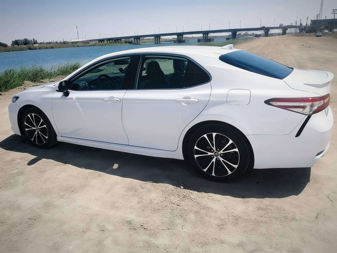 كامري موديل 2020 وارد امريكي فوول مواصفات عدا الفتحة  حادث قطعتين  بنيد وجاملغ حادثها حلو مو قوي فئة se رقم بغداد ماشية 68 الف استخدام شخصي فقط 
مكان السيارة بصرة 
الشراي يتصل وبخدمتكم
***********
