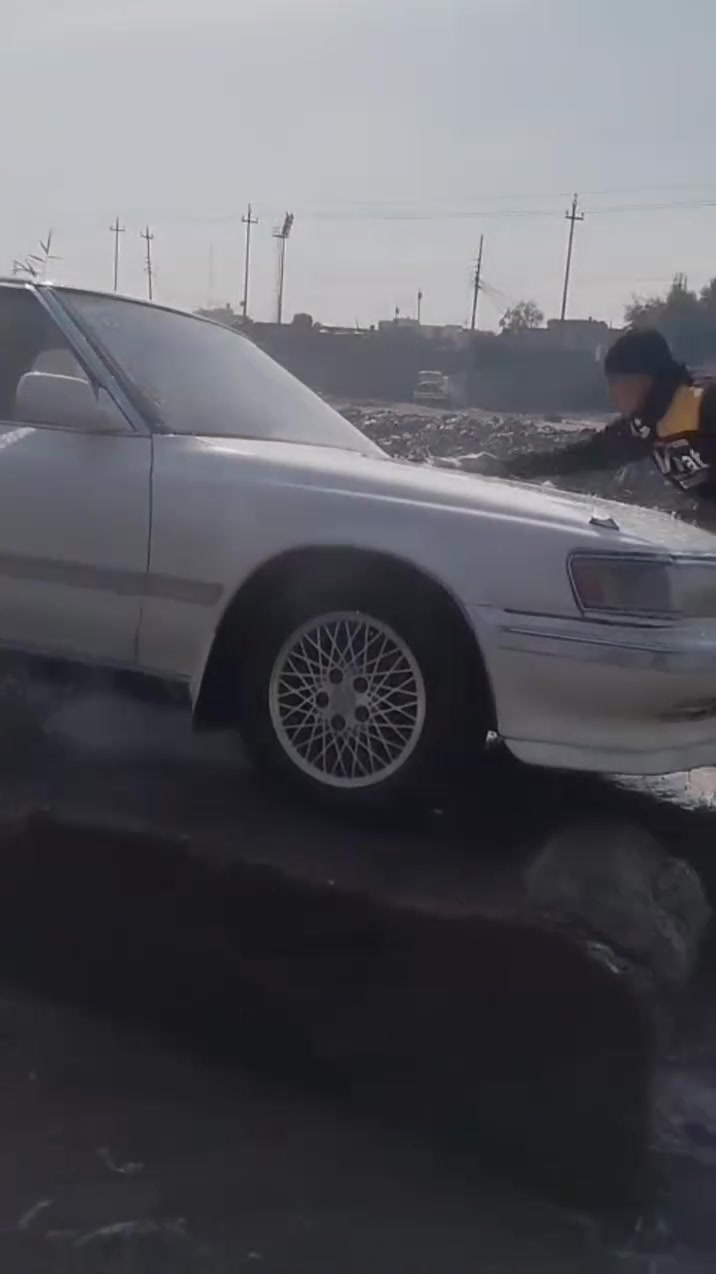 السلام عليكم سيزر للبيع موديل 92 مقفوله من القص والنقل تحويل ثاني يوم جيرو حداديه ومكينه خير من الله كهرباء كلها شغاله تجي وتشوف السعر 45 بيها مجال   الثانويه ل 28 عنوان الناصريه الشطره.  ***********
