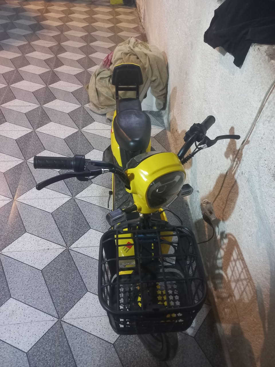 للبيع قبل يومين نازلة من الوكيل السعر 300 رقمي ***********
