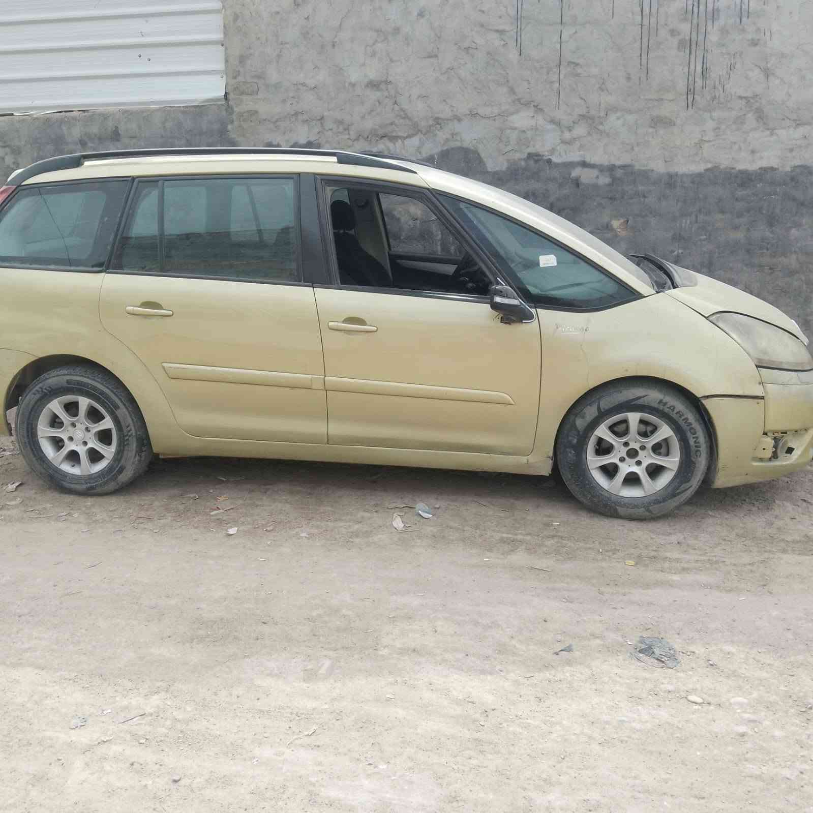 سلام عليكم سيارة ستروين استيشن  للبيع موديل ٢٠٠٦ سيارة ٧راكب رقم اربيل صاحبهة ب اربيل بيهة مكينة وكير ابو TOYOTA ابو الجف سيارة بيهة عطل بصيت عقل محترك يعني جيبلهة عقل جديد عنوان بغداد الحسينية مال الراشدية سعر ٣٠بيهمجال  الستفسار انتصال***********
