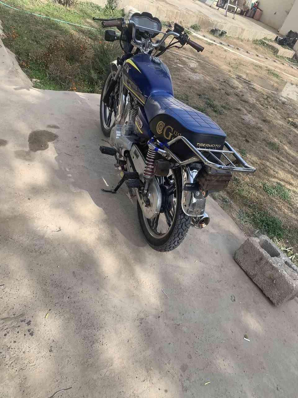 يا الله أسلام عليكم
دراجه سيفان للبيع موديل 24

كفاله محرك ما مفتوح كهربائية شغاله عده الشاشه طافيه 

أوراق بيه شلعه ومعدل بشرط السعر 540وبيه مجال اي ستفسار اتصل ***********المكان تقاطع القدس دور الزراعه
