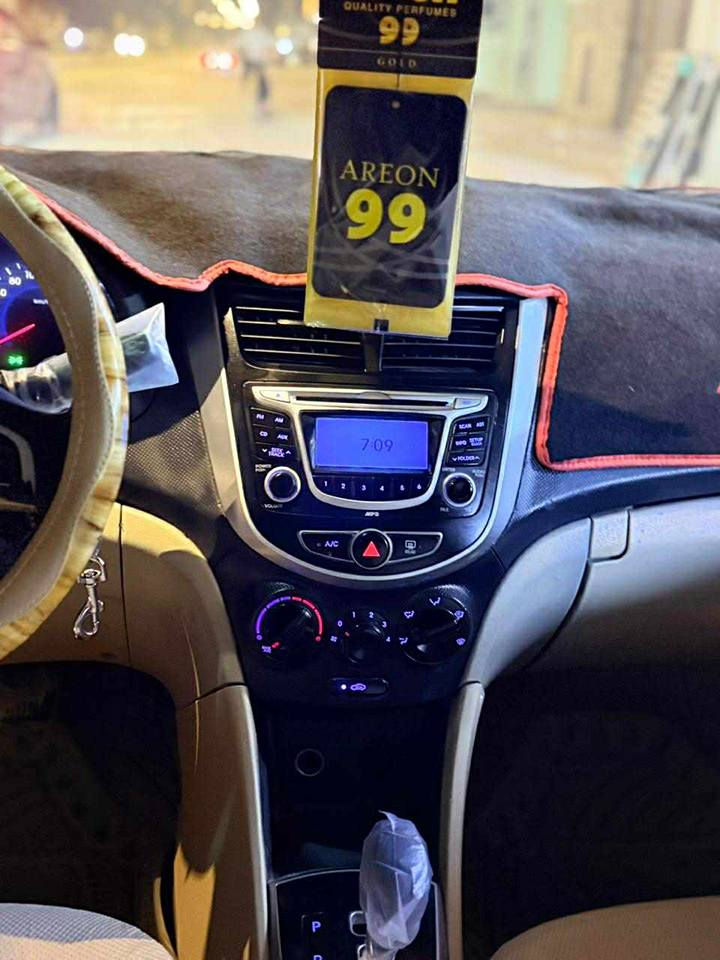 السلام عليكم ورحمة الله وبركاته اخوان سياره
اكسنت تكسي موديل ٢٠١٥ خليجي 
بيه تبديل جاملغ الامامي فقط 

رقم قادسيه انكليزي مداور ثاني يوم 
السياره فول مواصفات لخير 
المحرك ١٦٠٠ مرغوب 
السياره حيل جديده 
السياره جاهزه من كلشي كير تبريد المحرك حداديه مكفول 
الاستفسار اكثر اتصل على الرقم أو على واتساب مكان السياره المثنى قضاء الرميثه *********** حمزة, القادسية
