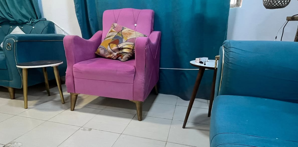 عندي هذا تخم ١٠ مقاعد مستعمل  ويا كوشات وطبله


**إذا كنت صاحب هذا الإعلان وتريد حذفه لأي سبب، رجاءا أرسل رسالة إلى الدعم الفني**
