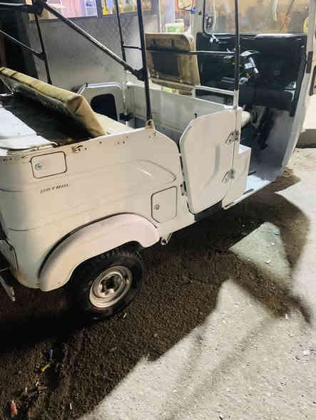 1 ابيض رقم وسنويه 
العنوان بوب الشام 
***********
