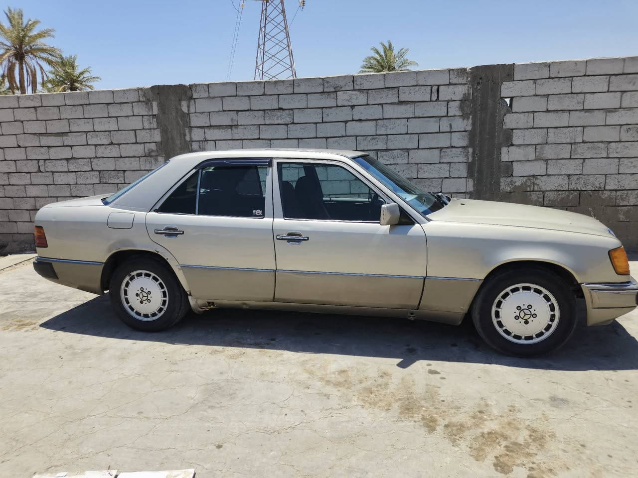 مارسديدس دب 1990
رقم بغداد مشروع وطني
محرك بطة 2500 
السعر 57 بيها مجال بسيط
المكان ديوانية غماس 
للتواصل ***********
