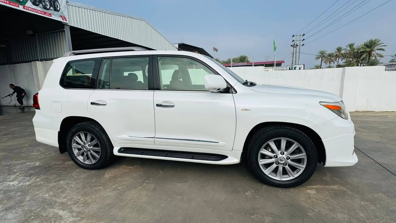 سلام عليكم للبيع لكزز موديل ١١
سيارة جديدة 
رقم اربيل 
فول موصفات 
رقم شمالي 
سيارة عله وضع شركه 
ماشيه ١٤٠
ترهم مراوس 
***********
