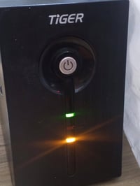 اكسبوكس ون اس نص تيرا و UPS 850 اكسبوكس ون اس نص تيرا مفتوح لغرض التنض...