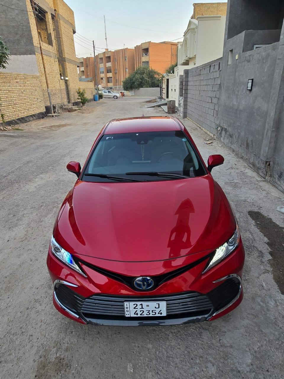 السلام عليكم 
للبيع فقط 
تويوتا كامري هايبرد 2023 XLE 
وارد أمريكي فول مواصفات  XLE 
بانزين + هايبرد 
ماشيه 11 ألف ميل يعني زيرو 
بصمة ، تشغيل عن بعد ، بصمة أبواب ، كشنات تدفئة سايق والنفر +ستيرن هيتر + مرايات هيتر  ، شاشة ايباد ، دشبول ديجيتال ، شحن لاسلكي واير ليس ، كشنات كهربائي ، وضعيات قيادة سبورت +نورمال+ ايكو + حساسات امامي خلفي + رادارات امامي رادار جانبي نقطه عمياء  + تحديد سرعة و مسار ، هاند بريك كهربائي إلكتروني ، تبريد قطعتين ، لايت LED امامي و خلفي ، وبعد بيها هواي مواصفات معروفة 
كير ومحرك و فحم كروز كلها بشرط ، بدون ايرباك بدون دواخل كلها بلادي 
ضررها كما موضح بلصوره 
مكان السيارة الانبار_فلوجه  
سعر : 240$ وبيها مجال بسيط.
للتواصل : 
***********
***********
