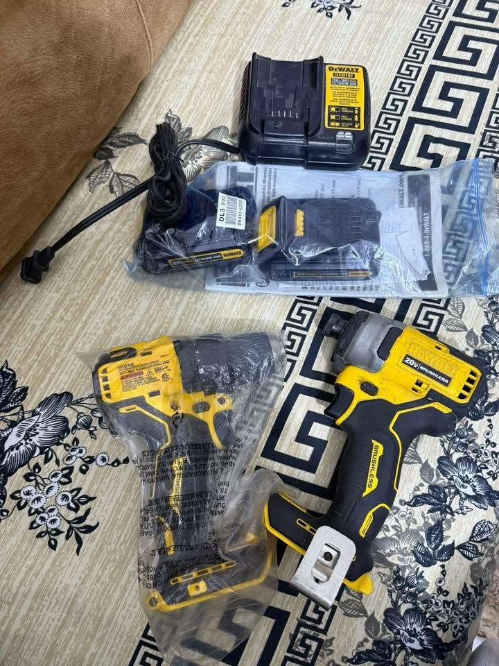 للبيع
بغداد جديده 

دريل ديولت واحد جديد غير مستعمل واحد مستعمل قليل صور يمك لا طبلي تسئلني اسئل ماله داعي 

275 سعر 

قفل 250  /249 مابيع قفل قفل 250 

ماعندي توصيل فقط بغداد 

امريكي اصلي من امريكا يشتغل المحوله على  110 

***********
