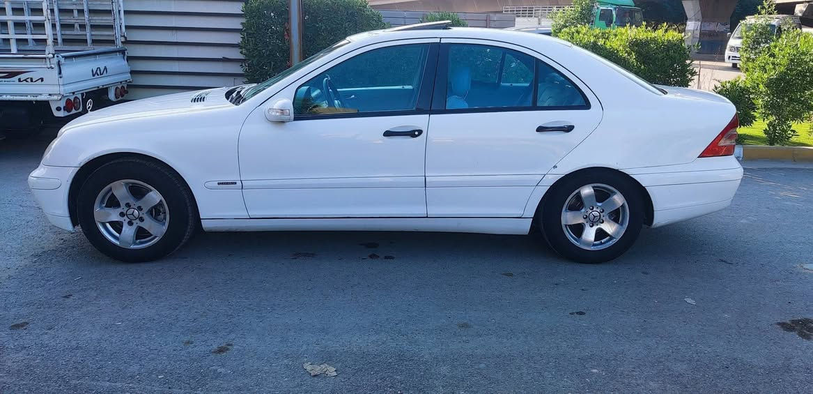 السلام عليكم  هذه لا عنكبوت ولا محور بلادي نوزل وسعرها الله شاهد بلاش بس متوازي على بيعتها محتاج فلوس مارسدس W203 مواليد 2001 محرك 4 سلندر خراطيم يجي علیه سوبر چارج قايش يصيحوله كمبريسر سعر المحرك فلسين المهم سياره خليجية كامل مواصفات فول كشن كهرباء تحكمات ستيرن فتحه سقف مري كهرباء برده مثبت سرعة كلها شغاله صبغ حزام رقم بغداد بسمي السياره صارلها سنتين عندي شديتلها منظومة غاز مال شركة الغاز ولحد الان بيها ضمات السعر ٩٠ ورقة وبيها مجال مكاني بغداد الدورة ابودشير ***********
