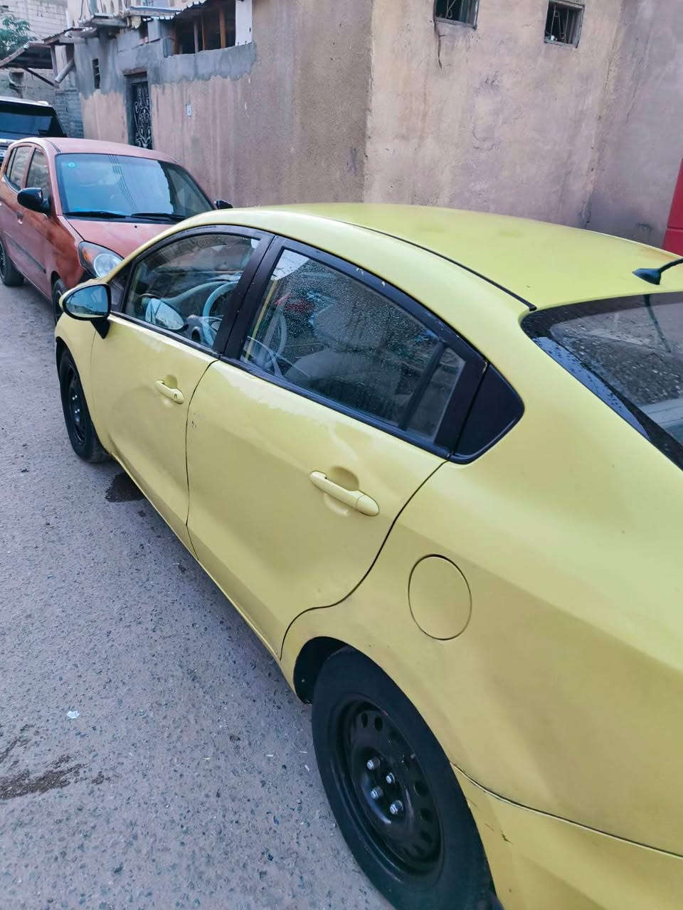 كيا ريو 2016 خليجي البدي شوف العين كفالة تكم و شواصي وأحواض وضربة قوية محرك تبخير دون تنقيص كير زين حدادة وتايرات زينة كهربائيات شغالة راعيها يحول رقمها خصوصي مواجرة لأن لونها ليموني سعر ٦٦ وبيها مجال قليل *********** رقم راعيها الولد مكلف بلنشر البصرة, العراق
