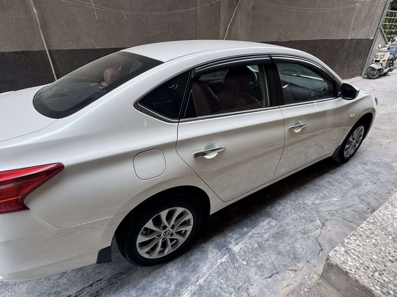 نيسان سنترا 2025 رقم اربيل مكان السيارة بغداد الكرادة 
نيسان سنترا2025 ماشية قليل مكفولة من كل شي 
وكالة او تحويل مجانآااا🔥🔥
(داخل جلد احمر واسود )
المواصفات 👇 
1_ محرك 1600 
2_ شاشه وكامرة
3_ تحكم ستيرن 
4_ تبريد قطعتين 
5_ أربعه جام كهرباء 
6_ لايت ماطور 
7_ ويل كب
8_ سبايدر خلفي
9_ نظام ايكو 
10_ اطفاء ذاتي
11_ مانع انزلاق 
‏12_ ABS 
13_بكلايت لد 
14_اربعة دسك
وبالخير على الجميع 
مكاني بغداد الكرادة 
***********
ابو سجاد وشكراً لادارة الموقع
