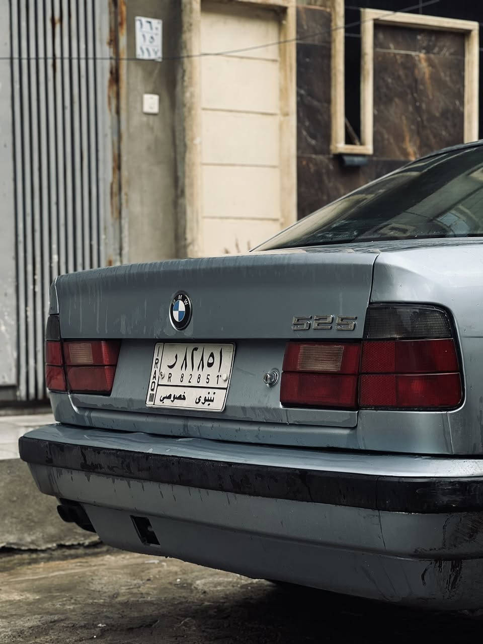 مكينه 525 كبس عدل المرغوب
موديل 1991 محدث ١٩٩٥ داخل خارج 
كير  مال صقر مكينه خير من الله 
بجم عريض غرفة جلد
صاج ملكي 
دبل جكمجة دبل ايرباك 
فتحة سقف 
اكسل جديد  
‏ABS جديد
مسويلها ادامه كامله من بلكات مجاول حساس صالنصه دهن الكير فلتر كير نوزلات حتى فلتر مكينه كله جديد فلتر بانزين 
راديتر جديد انسى الحماوه 
تبريد شغال ثلج خير من الله 
لايت منظومه زنون جديد
بيها ضربه جانلغ خلفي فقططط وايرفلو واكف.
سعرها 63 وبيها مجال كوبون بانزين بيها عليها غرامة ١٠٠ الف ينزل من السعر سيارة مال جناي 
رقم تلفون ***********
مكاني موصل
