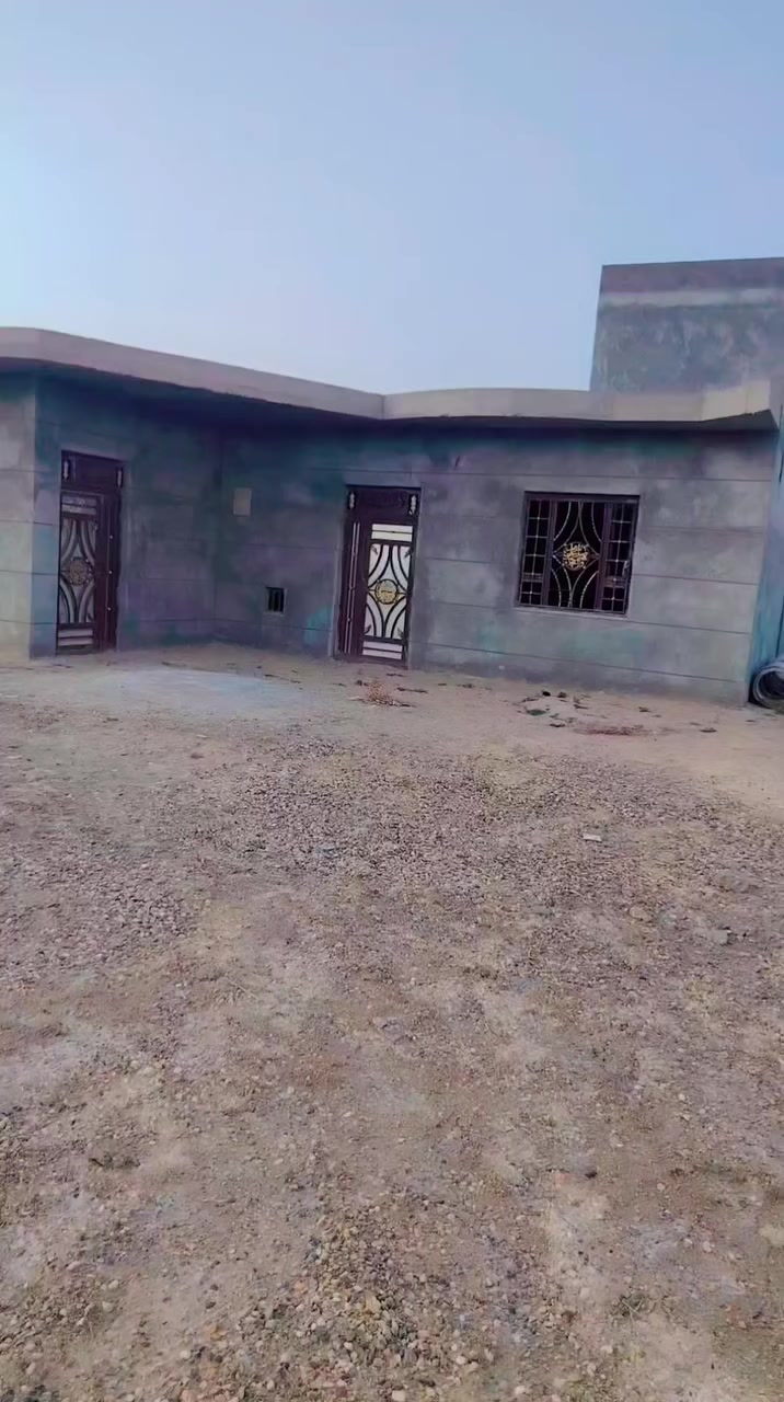 بيت مع 4دوانم للبيع قرب مركز عوده الشاهين كل الخدمات متوفره مكلف بل نشر ***********
