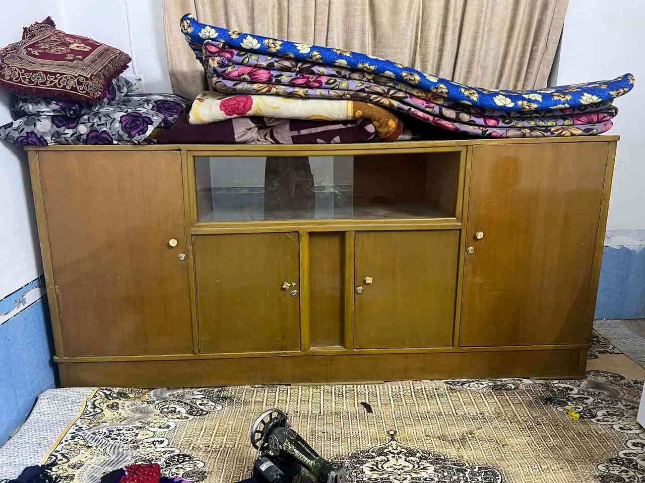 بوفيه جديد للبيع ستعمال قليل جدن السعر 200 وبي مجال ***********
