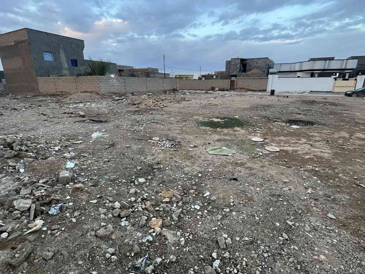 قطعه ارض للبيع في حي تنك قرب الاذاعه مساحه 400 متر السعر واستفسار اتصل ع رقم ***********
