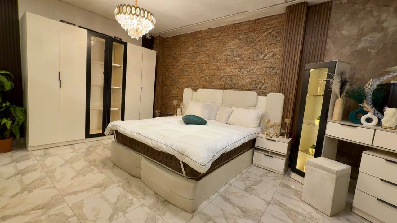 450دينار شامل توصيل عمان والزرقاء 
غرفة نوم ماستر راقيه و فخمه جداً 🤍✨
📌ملحق إضافي 🤍✨
📌مواصفات داخليه مميزه و عمليه جداً ✅
📌عمق 60_سم 👌
📌لون مميز ✨
📌سكك تركي هايدروليك مرحلتين 👌
📌فل أناره 💡✨
📌تسريحه فاخره عدة حركات 👌💛
📌كرسي تواليت 
📌خامه راقيه جداً ممزوجه بلمسات عصريه 👌
📌استعمال بسيط " لا يُذكر " بحال الوكاله . 
📌بسعر مغري الله يبارك لصاحب النصيب ✨🤍


**إذا كنت صاحب هذا الإعلان وتريد حذفه لأي سبب، رجاءا أرسل رسالة إلى الدعم الفني**