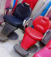 كراسي حلاقه للبيع شغالات والجك مالتهن يشتغل الاتصال على الرقم 07736095...
