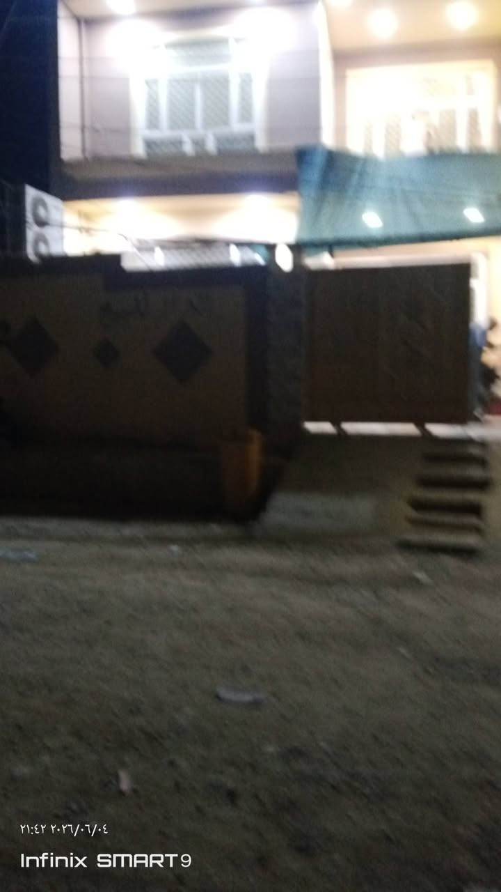بيت للبيع مساحه 150واقع حال أكثر بناء جديد سنه 2022 غرفتين نوم وصاله واستقبال ومطبخ وطابق ثاني كذالك سطح ليوره سعر 135مقابيل شارع جامع اسماء الله الحسنى طابو زراعي ***********
