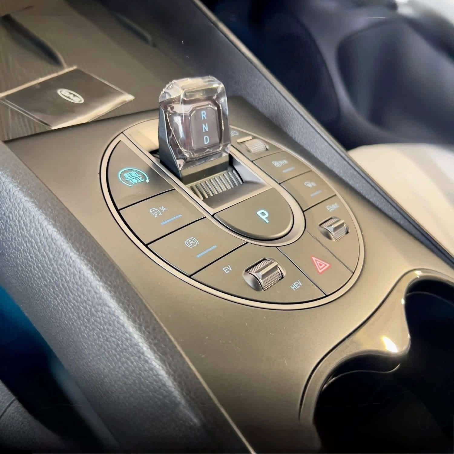 سلام عليكم سيل5 داخل ابيض مرقم بغداد مثبت لوحات بغداد بسمي جاهزه كامل الملحقات2025  زيرو العنوان بغداد ***********
