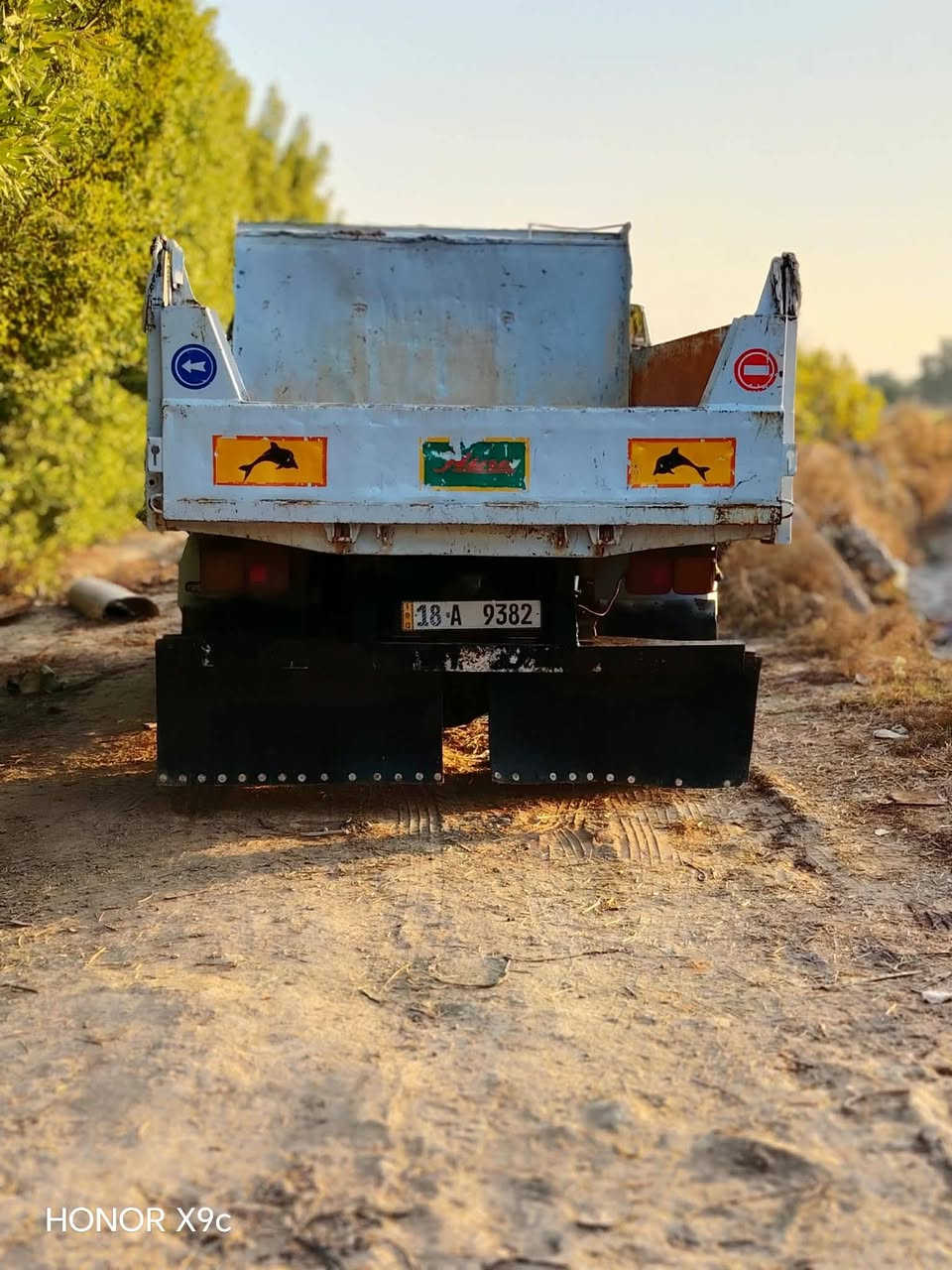 السلام عليكم هينو أنكر للبيع مكينه80رقم بابل انكليزي سنويه لل30 سبعه نمره تاير17.5 نضيفه السياره مكان شاميه مكلف بالنشر الاستفسار على رقم ***********
