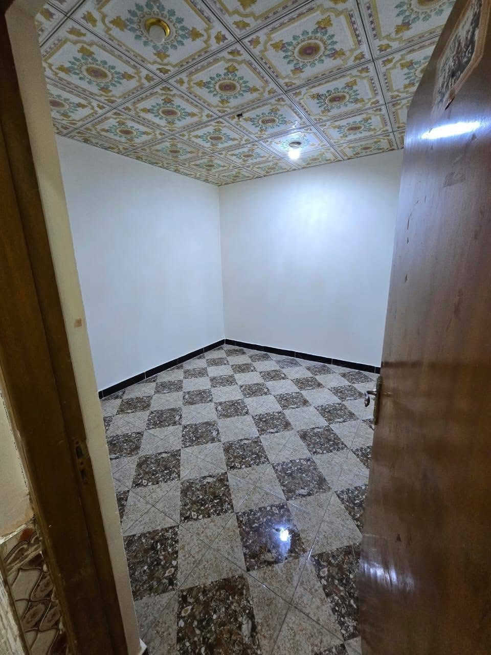 🔶(شقة ارضية للايجار )🏡✅

🔹(الموقع الجمهورية الثانية )

🔸(تحتوي على/ غرفة منام/ صالة / مطبخ / صحيات/  )

✔️✔️ المساحة (50) متر //

 // سعر الاجار (350) الف غير قابل للتفاوض   //

🔻(عنوان شركة الجوادين للاستثمار العقاري )
  
الجنينه /نهاية /شارع المصلحه / قرب سوق الجبيلة ) 

//لطلب والاستفسار الاتصال على الارقام لتالي//

واتساب +اتصال ***********
واتساب + اتصال ***********
