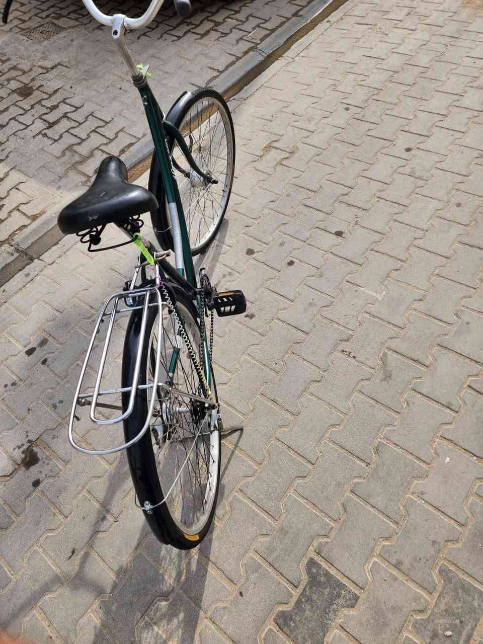 السلام عليكم للبيع بايسكل موديل 2018
بايسكل نضيف نقصه فقط واير وسيم مال بريك 
لون مميز زيتوني مكانه كربلاء السعر 65وبي مجال
رقم الهاتف *********** واتساب
