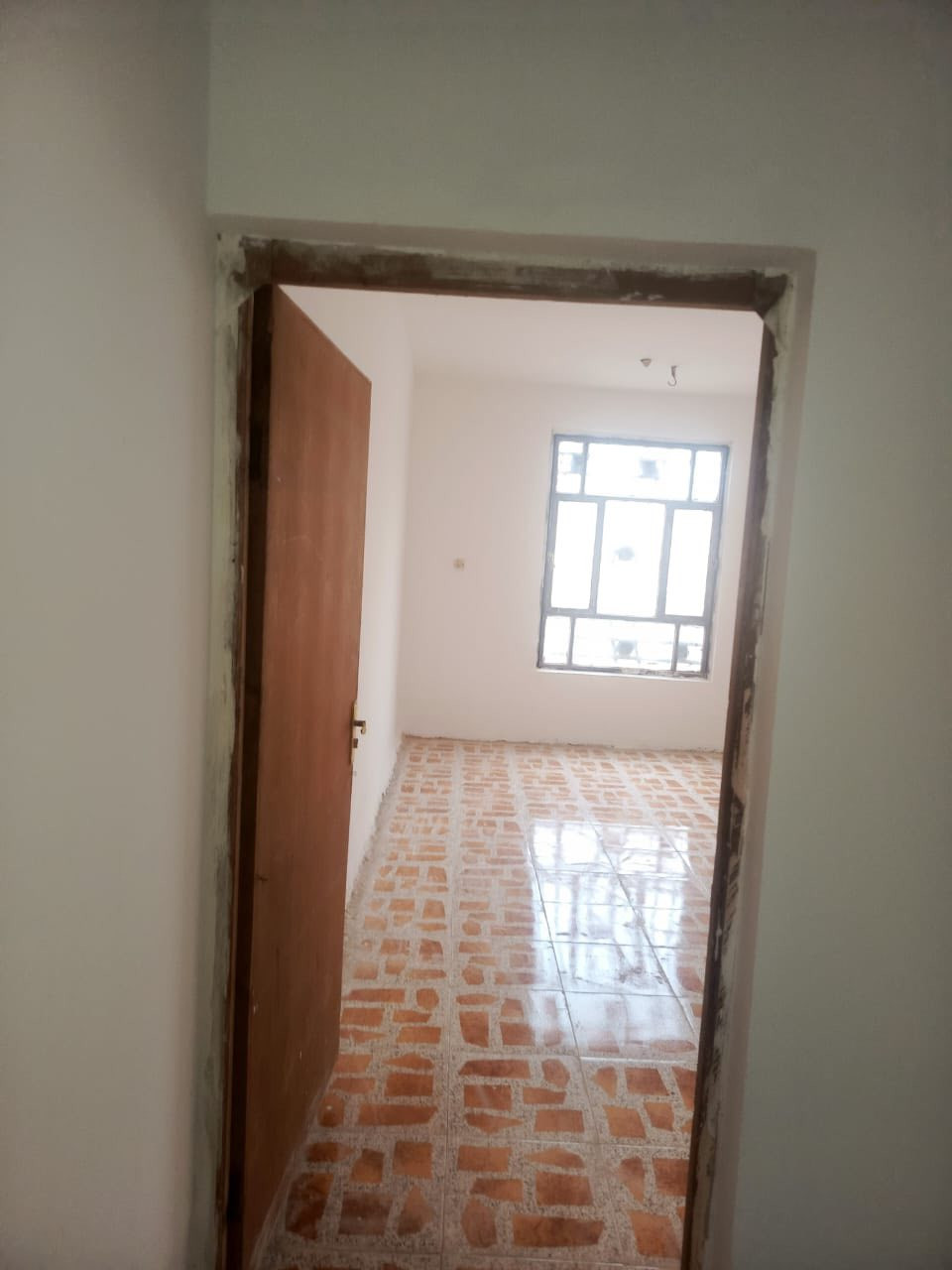 دار للإيجار للبيع
الموقع: كربلاء –الجاير  قرب صيدلية صافي الصفا

المساحة: 50 متر
يحتوي على: غرفتين + مطبخ + صحيات

موقع مناسب وقريب من الخدمات.

للاستفسار الاتصال على الأرقام:
📞 ***********
📞 0780323677
