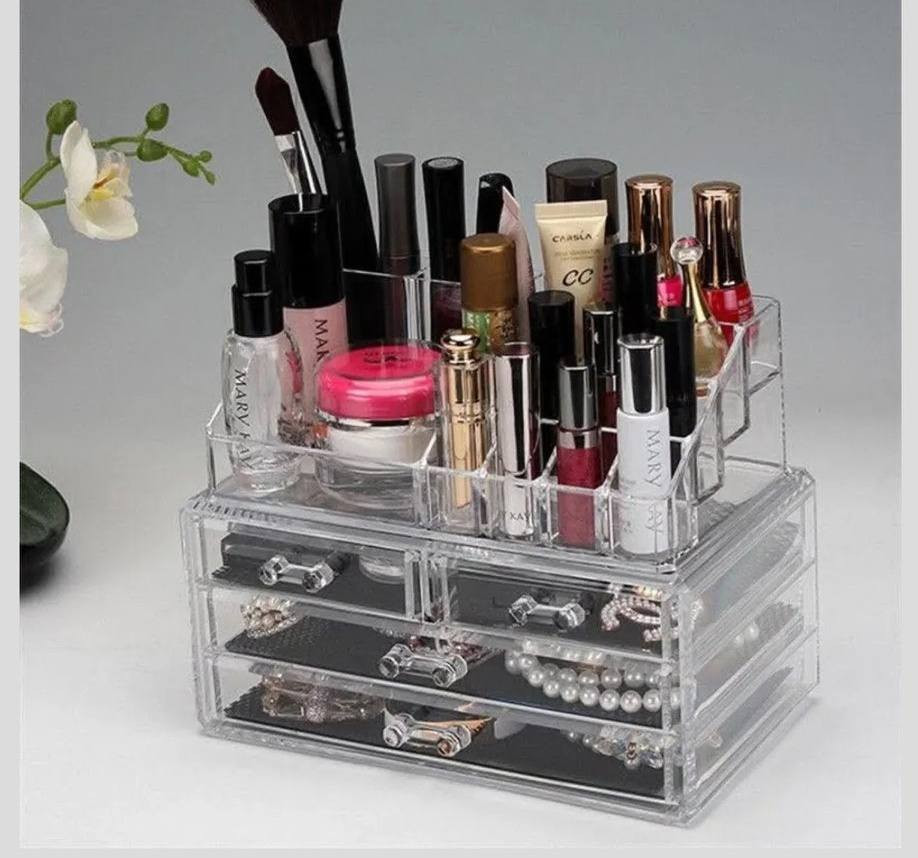 ✨ رتّبي مكياجچ بأناقة وسهولة مع حافظة المكياج الشفافة المميزة 💄
🪞 مزودة بمرآة دوارة تساعدچ بالمكياج بكل راحة وين ما تكونين.
📦 تحتوي على 4 أدراج واسعة + تقسيم علوي مرتب لحفظ الفرش، الحمر، والإكسسوارات.
👌 تصميم شفاف وفخم يضيف لمسة مرتبة وناعمة لغرفتچ.
💍 عملية جداً للاستخدام اليومي وتصلح هدية راقية للبنات ومحبات التجميل.
🧼 خفيفة الوزن وسهلة التنظيف حتى تبقى مرتبة وجميلة طول الوقت.
🎁 كل أدواتچ بمكان واحد… ترتيب، أناقة، وسهولة بنفس الوقت ✨
يوجد خدمة توصيل داخل بلد


**إذا كنت صاحب هذا الإعلان وتريد حذفه لأي سبب، رجاءا أرسل رسالة إلى الدعم الفني**