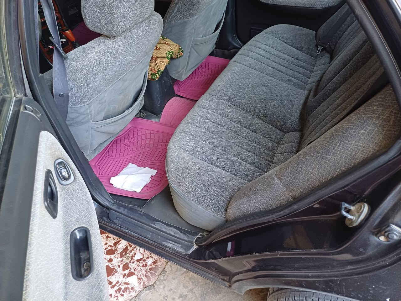 سوناتا 2...م94
رقم بغداد انكليزي..
سيارة جديدة وجاهزة.
تبريد .شغال صدر أمامي خلفي جديد.مصبوغة حزام قبل 5سنوات.
سيارة مال بيت ..
تخم تاير.
سعرها.44وبيها مجال بسيط. 
ت.***********
