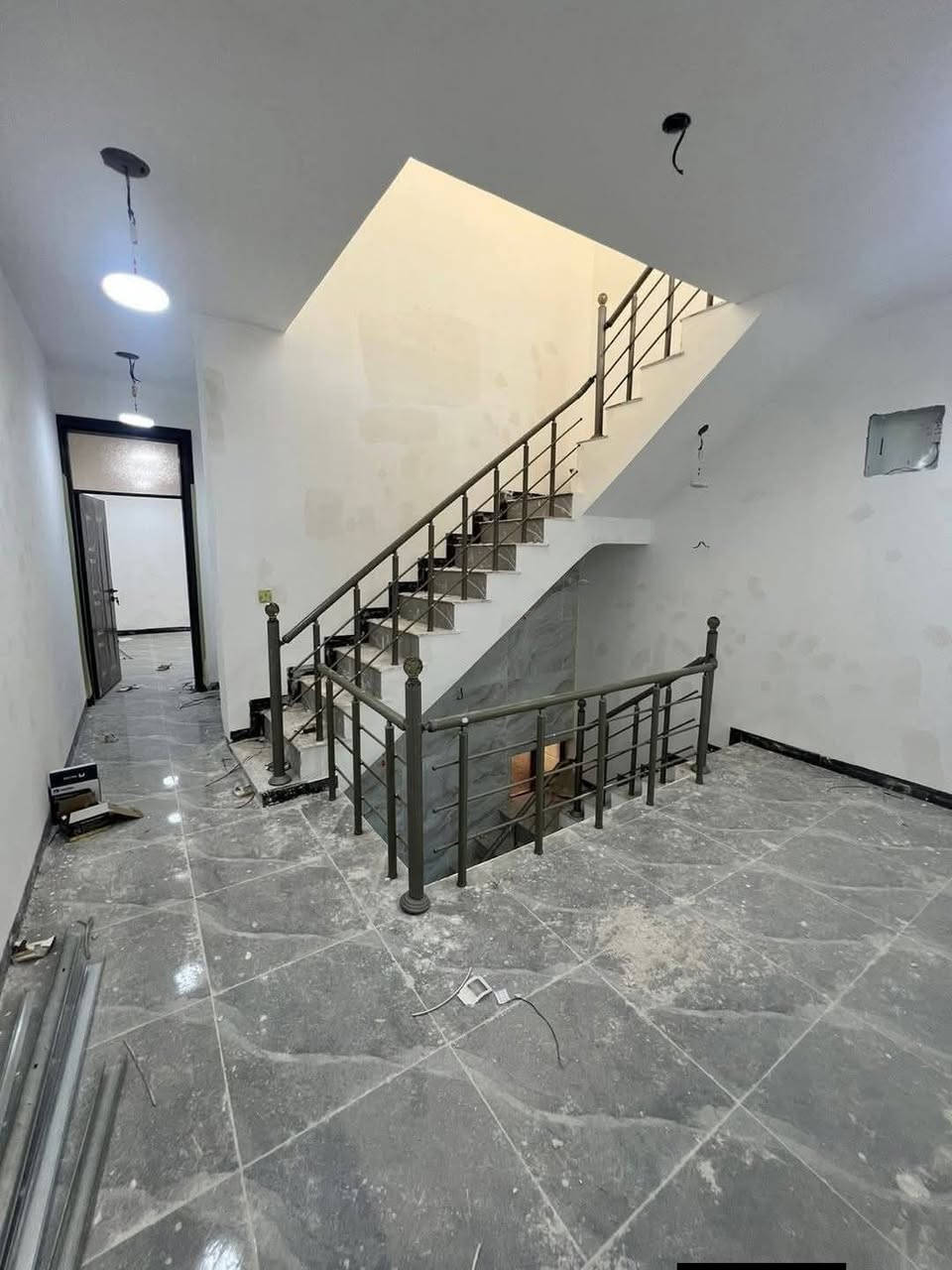🏡 بيت للبيع في حي الجهاد – موقع راقٍ ومميز 🏡 زيرووو  🌤🏡
🛑 الواجهة: 5 متر– النزال: 20

🔹 المساحة: 100متر
🔹 المواصفات:
✔️ مدخلين
✔️ 3 غرف نوم واسعة تناسب العائلة
✔️ مطبخ عملي وحديث
✔️ صحيات عدد 2 بتصميم عصري
✔️ شرفة بإطلالة رائعة على مساحة خضراء 🌳
✔️ إضاءة طبيعية مثالية طوال اليوم 🌞

📍 الموقع: حي الجهاد – ديوان المخابرات 

💰تريد تعرف السعر اكتب تم او اتصال مناسب ومغري

📞 للتواصل والاستفسار:
📌 مكتب الجوهرة للعقار
📲 ***********
