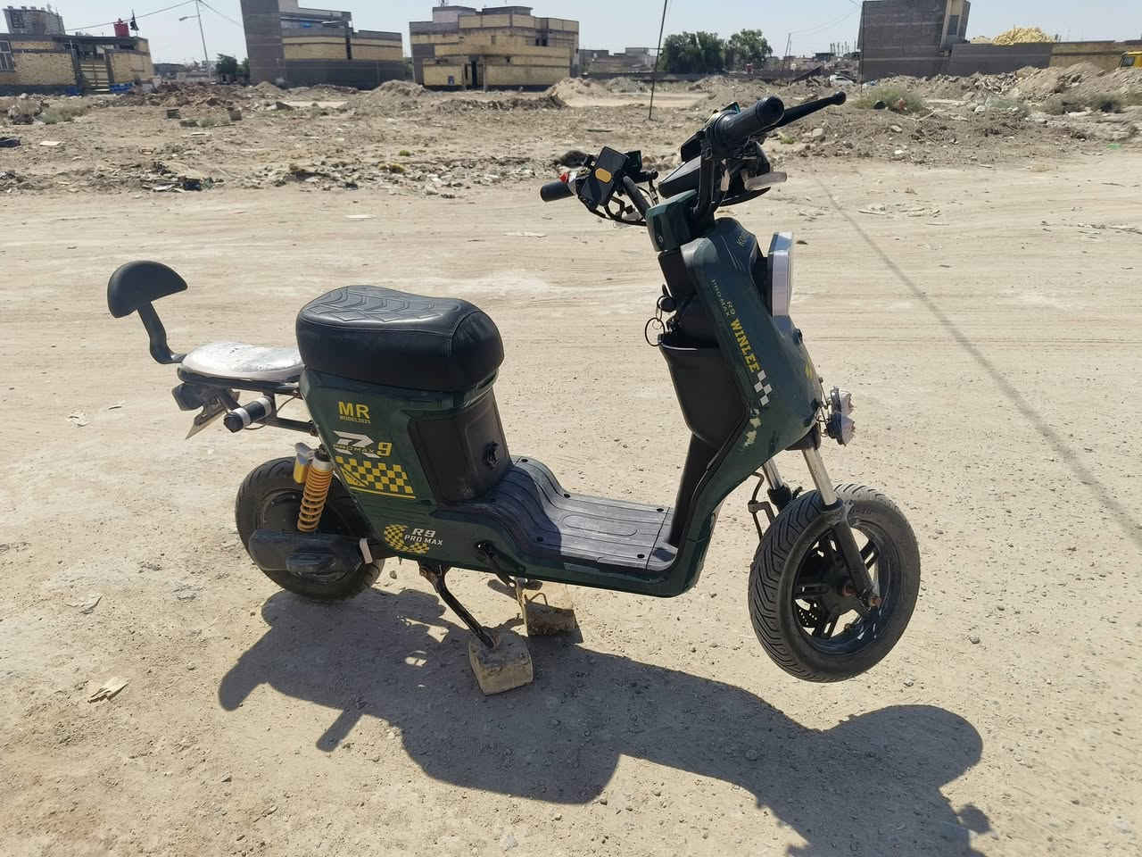السلام عليكم دراجه شحن R9 مديل 2026 دراجه حلوه نضيفه كهربائيات كلهن شغالات ملف مالها بعده جديد  الدراجه مثل ما موضحه بالصور السعر 250 وبيها مجال او مراوس ب ايراني مكاني بصره الفنجانيه هذا رقمي موجود واتساب ***********
